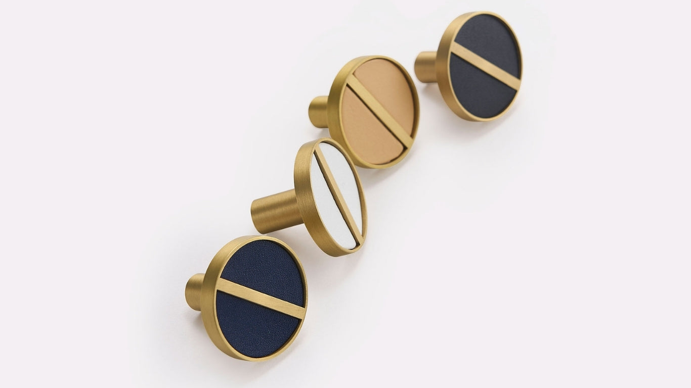 Knopp 1076 | Mässing + Läder | Vit