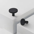 Knopp/krok ch057 i svart finish - detalj
