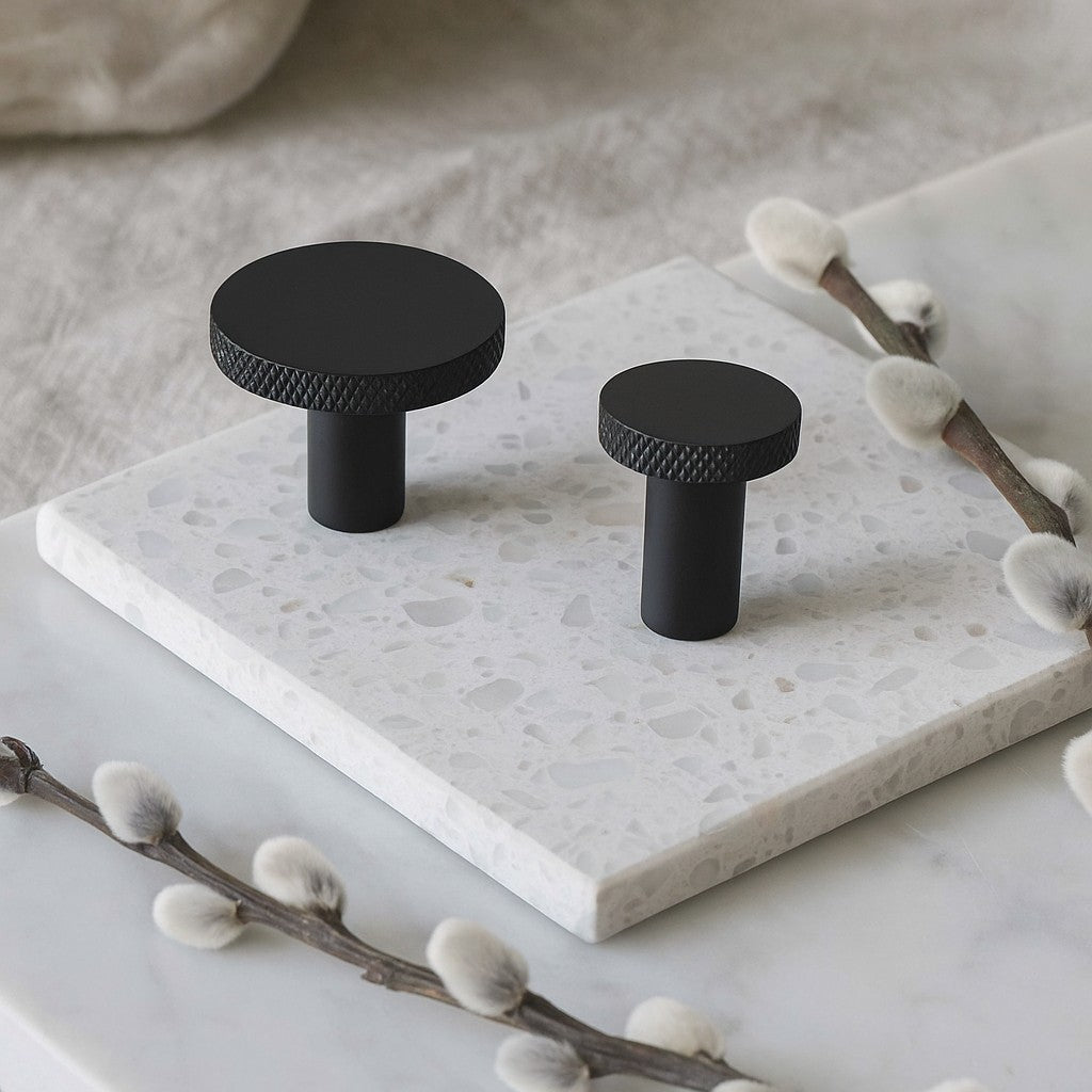 Knopp/krok ch057 i svart finish - detalj