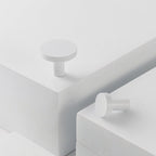 Knopp/krok ch058 i vit finish - detalj