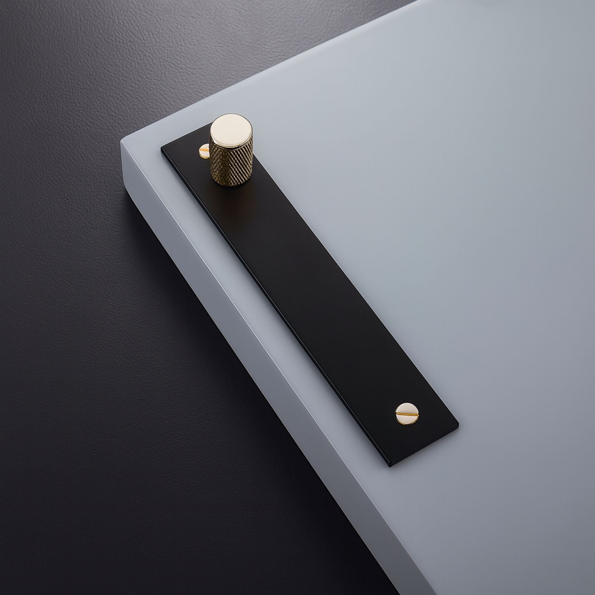 Griff 5005 | Gerändelt | Gold + Schwarz