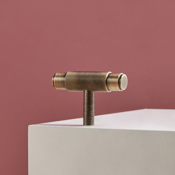 T-bar 3146 | Ribbed | Antique Brass